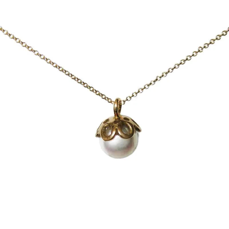 Fairmined eco-yellow 18k gold akoya pearl pendant by Saskia Shutt