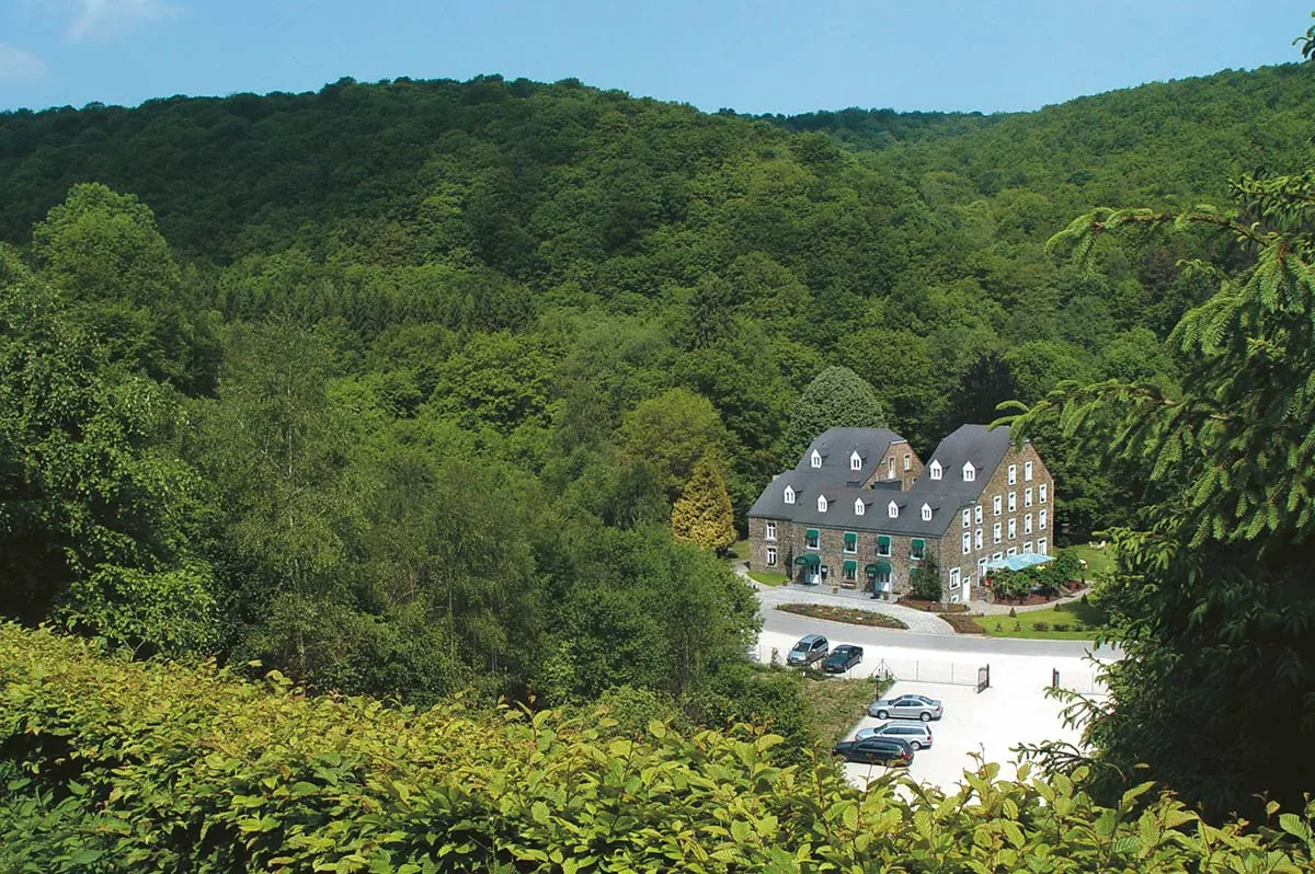 Le Moulin de Daverdisse — former watermill on the Lesse with pool and forest
