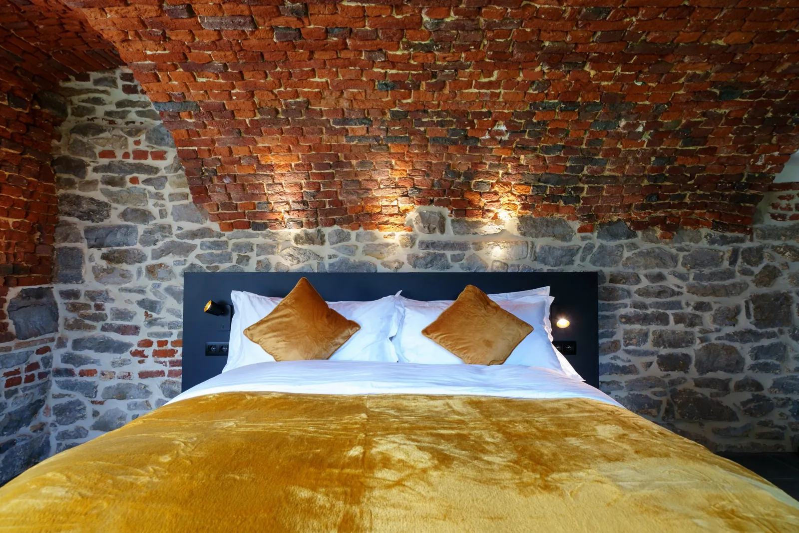 Les Ruines du Château suite interior with arched stone wall