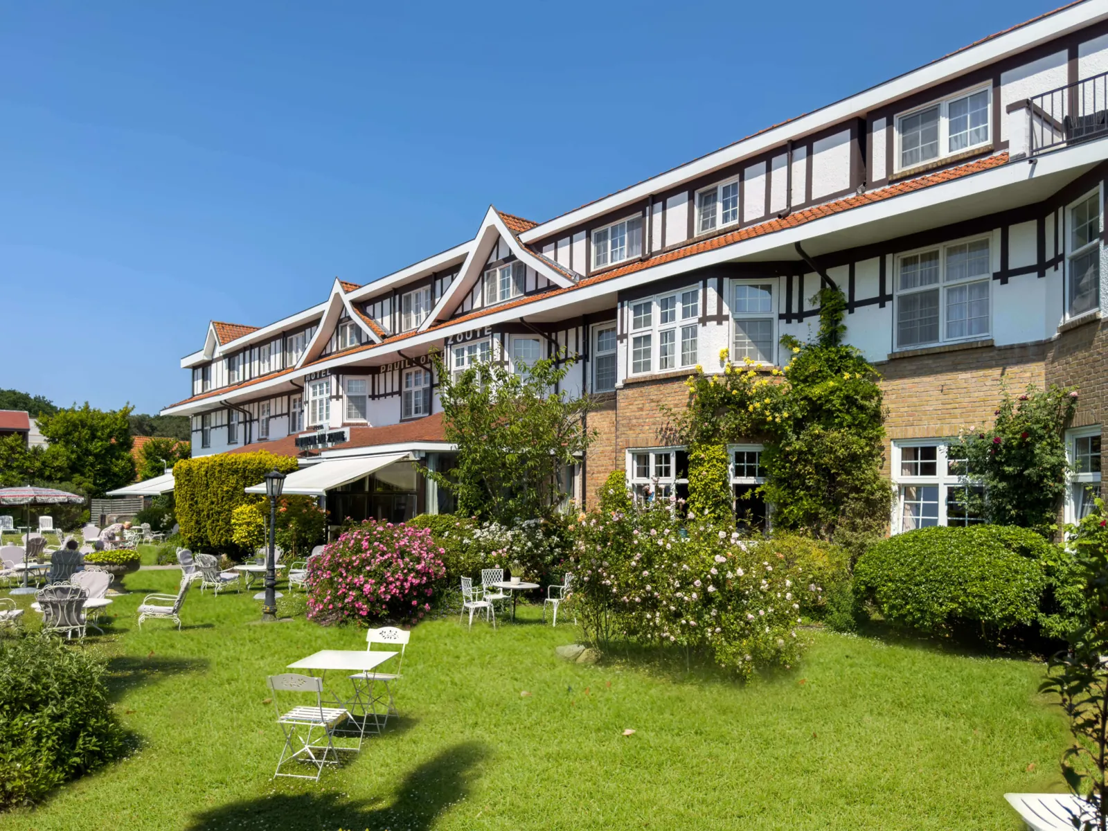 Hotel Pavillon du Zoute, Bronlaan 4 — 1923 Anglo-Norman villa with south-facing English garden