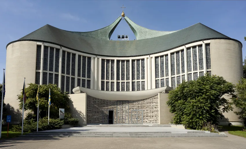 Onze-Lieve-Vrouw-ter-Duinenkerk, Koksijde — Jozef Lantsoght's 'cathedral of light' with a cockle-shell floor plan