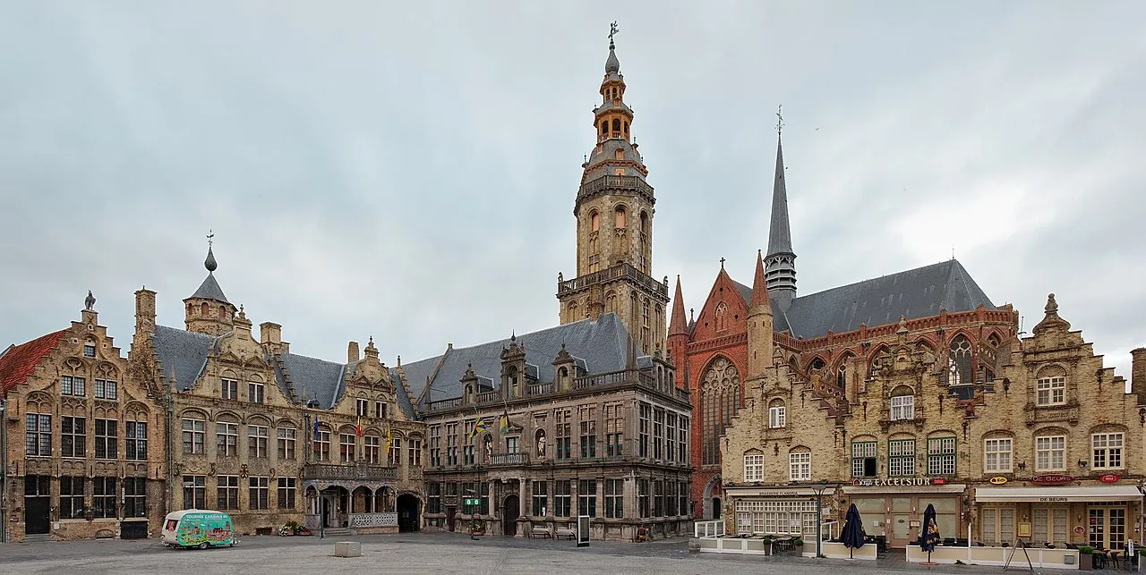 Grote Markt, Veurne — Spanish-Renaissance gables around a market square