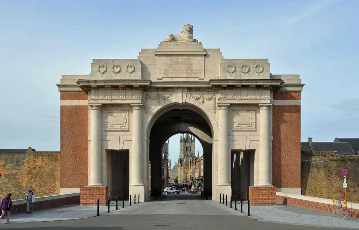 Menin Gate at Ypres, just beyond the 30 km circle