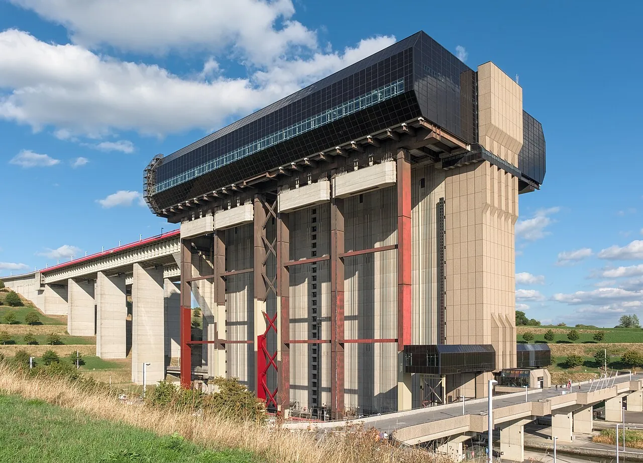 Strépy-Thieu boat lift