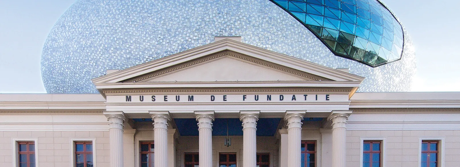 Museum de Fundatie with rooftop ellipse