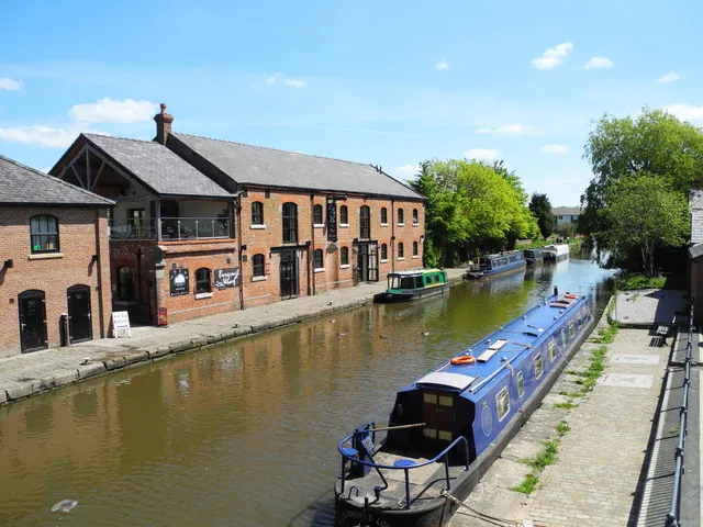 Burscough Wharf — canal-side food cluster