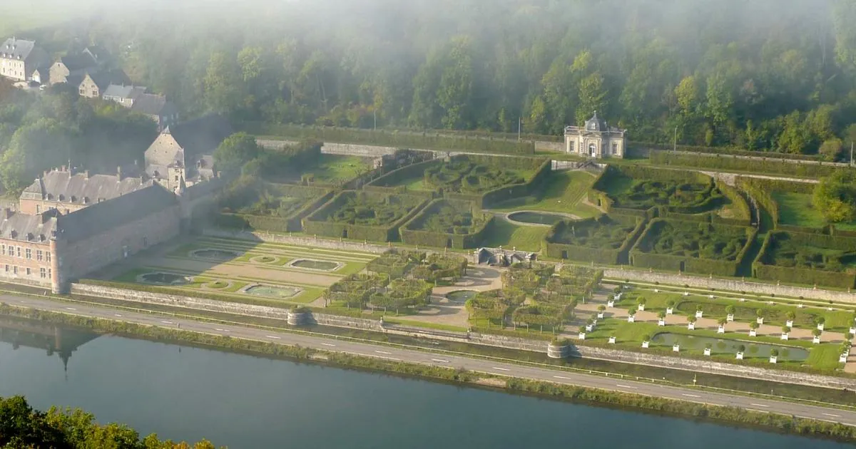 Château de Freÿr