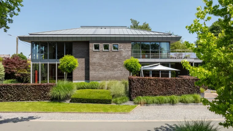 Espace Médissey heated outdoor pool and garden
