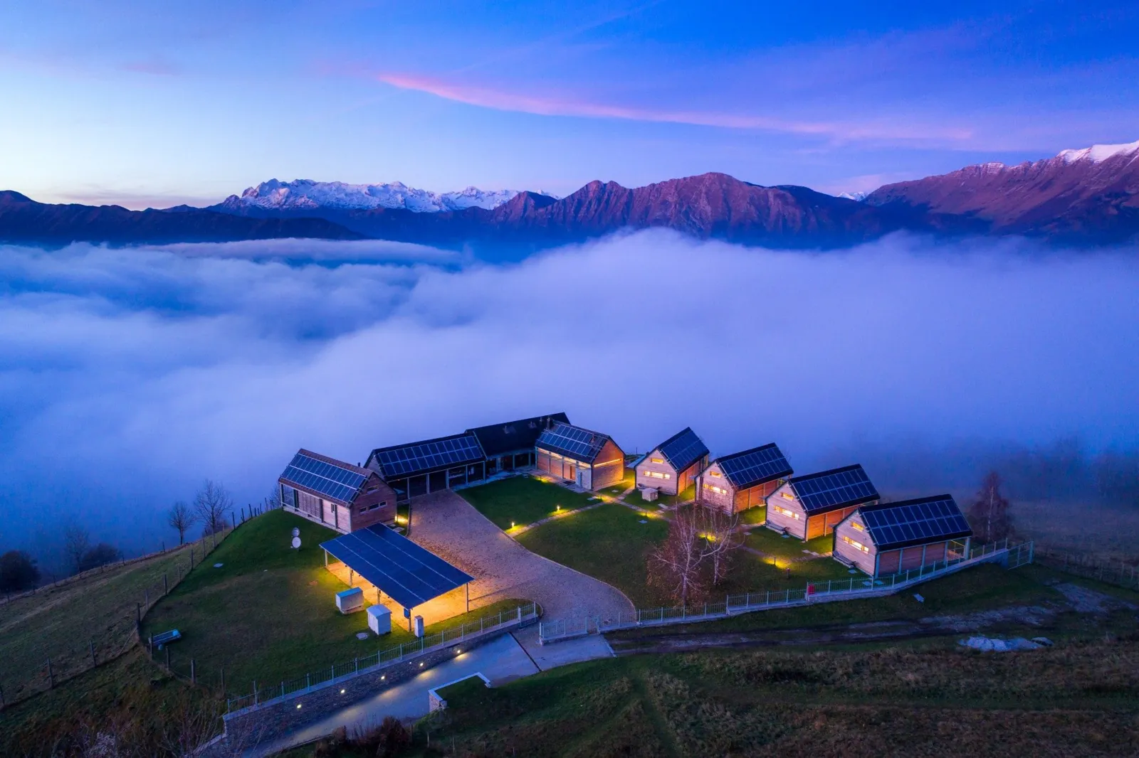 Nebesa Chalets on the mountain plateau above Livek