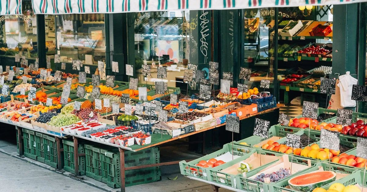 Naschmarkt stalls
