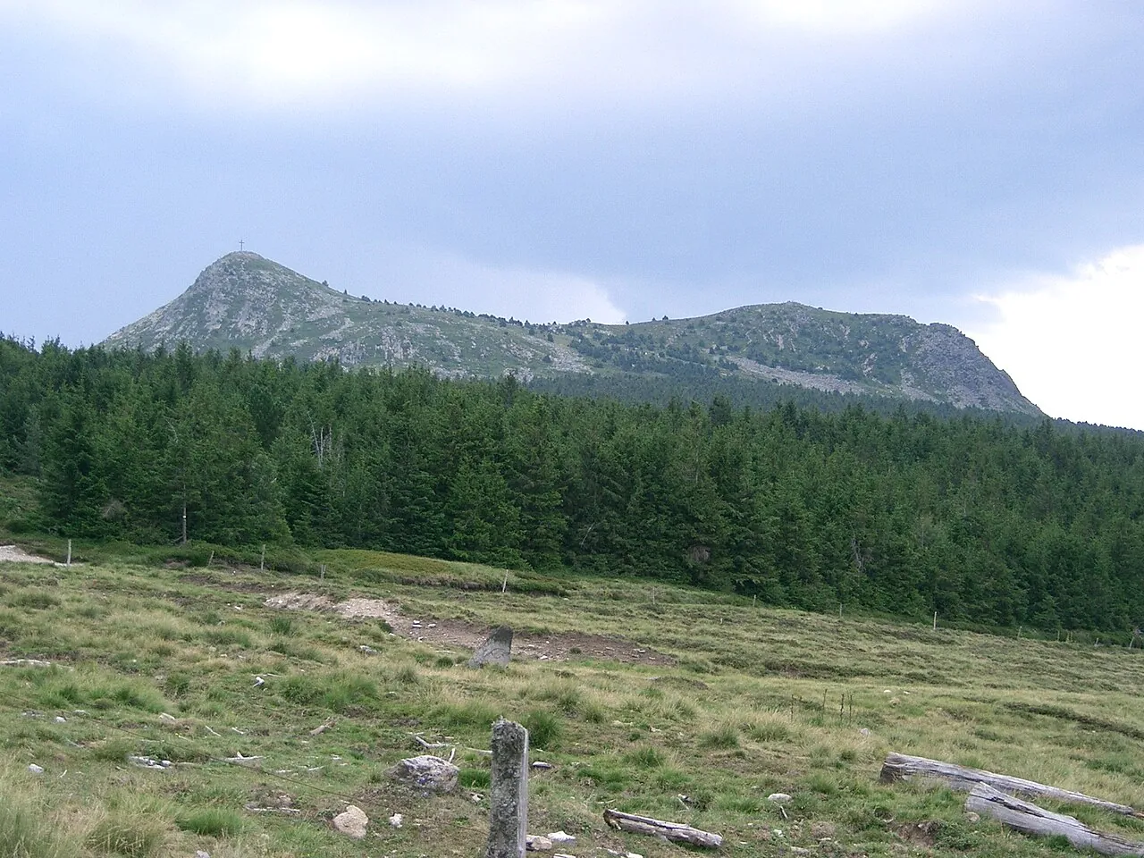 Mont Mézenc summit ridge