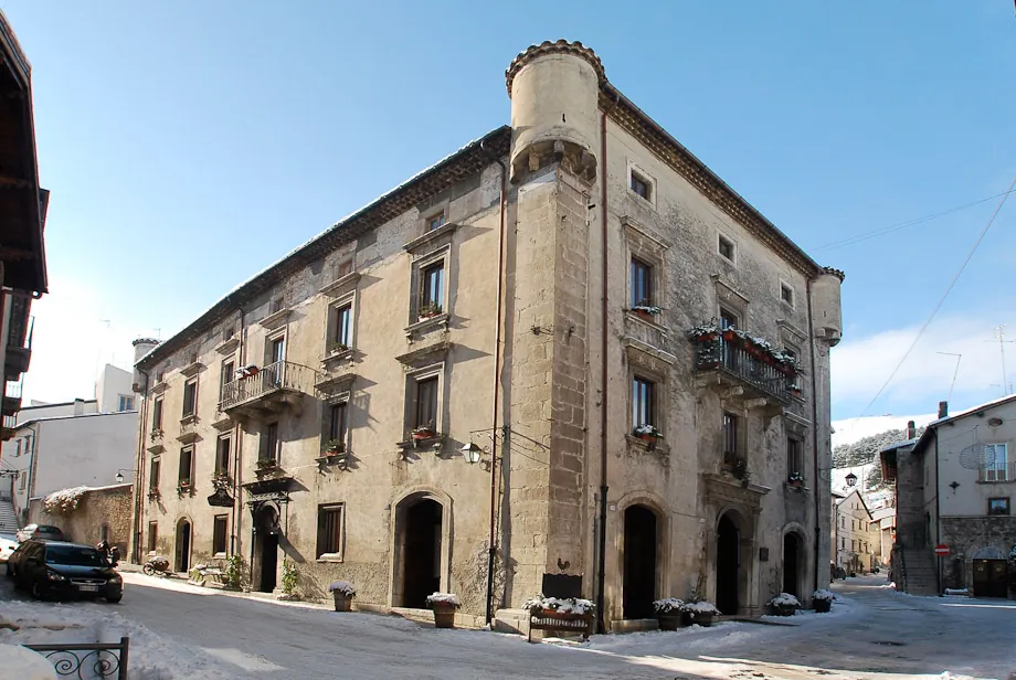Le Torri — room interior