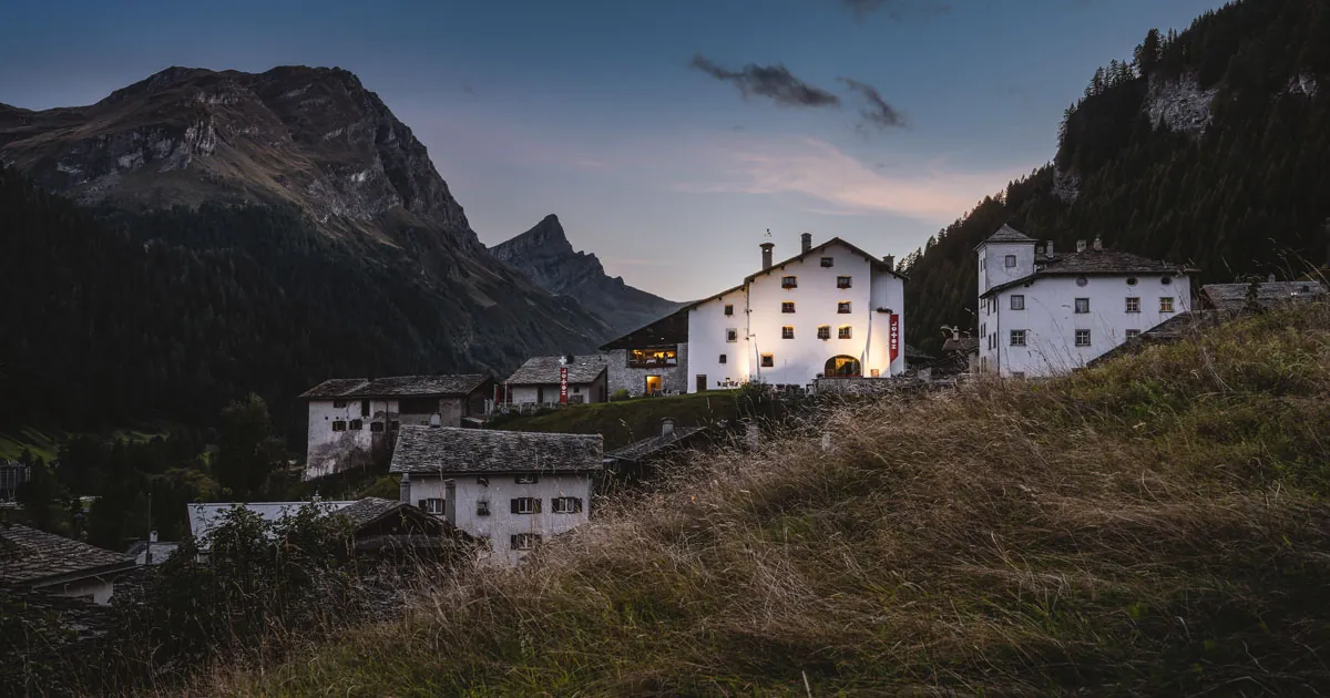 Hotel Weiss Kreuz exterior