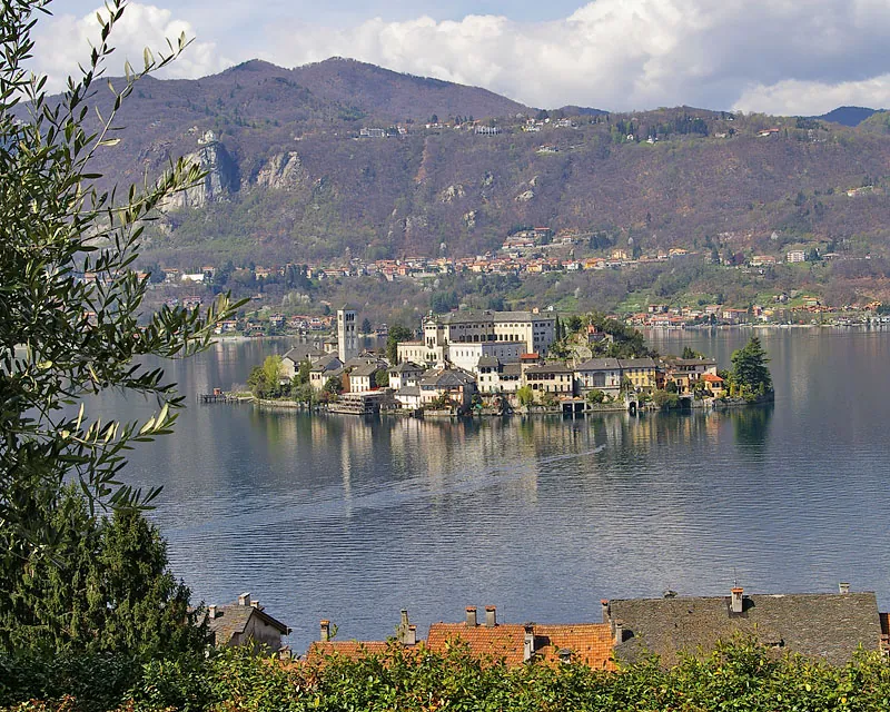 Sacro Monte di Orta — chapels above the lake