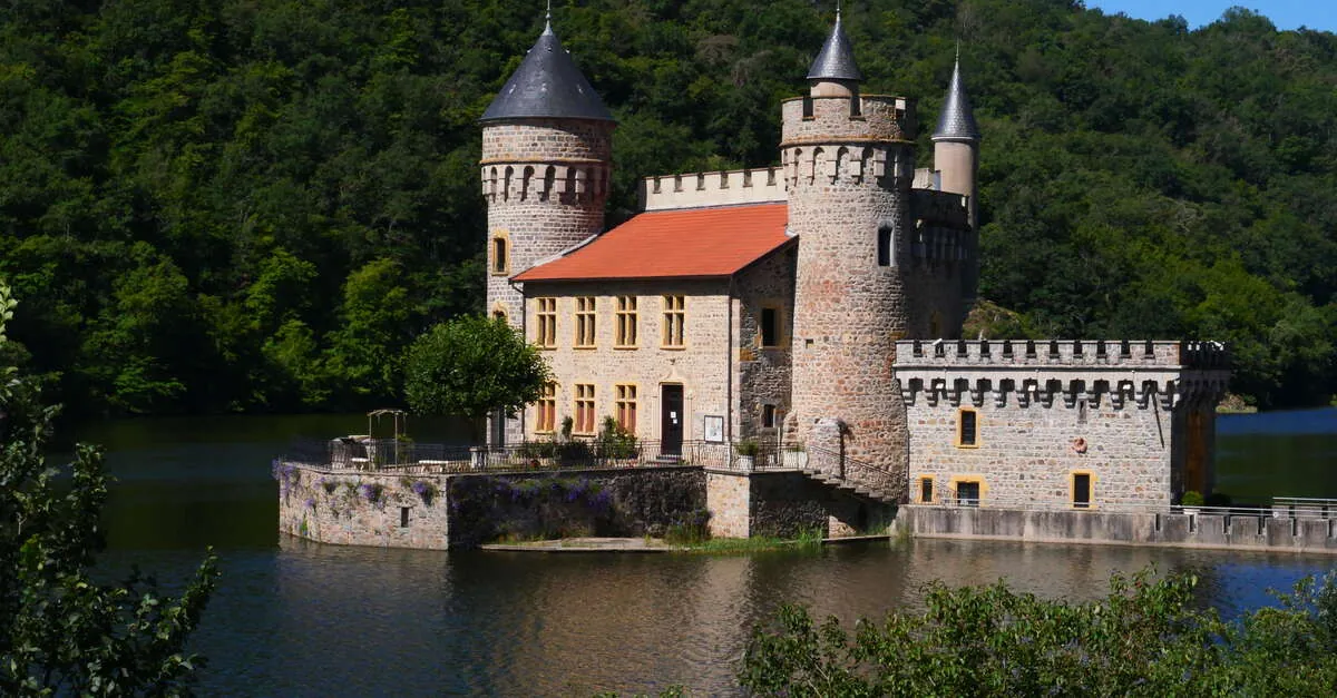Château de la Roche above the Loire gorges