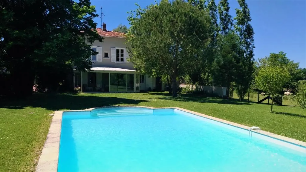 Domaine d'Aromm — pool and chambres d'hôtes