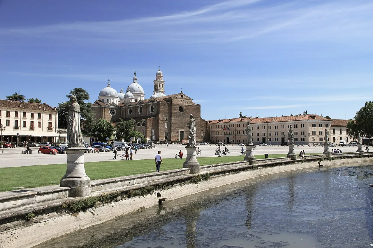 Prato della Valle in Padua, the elliptical square ringed with 78 statues