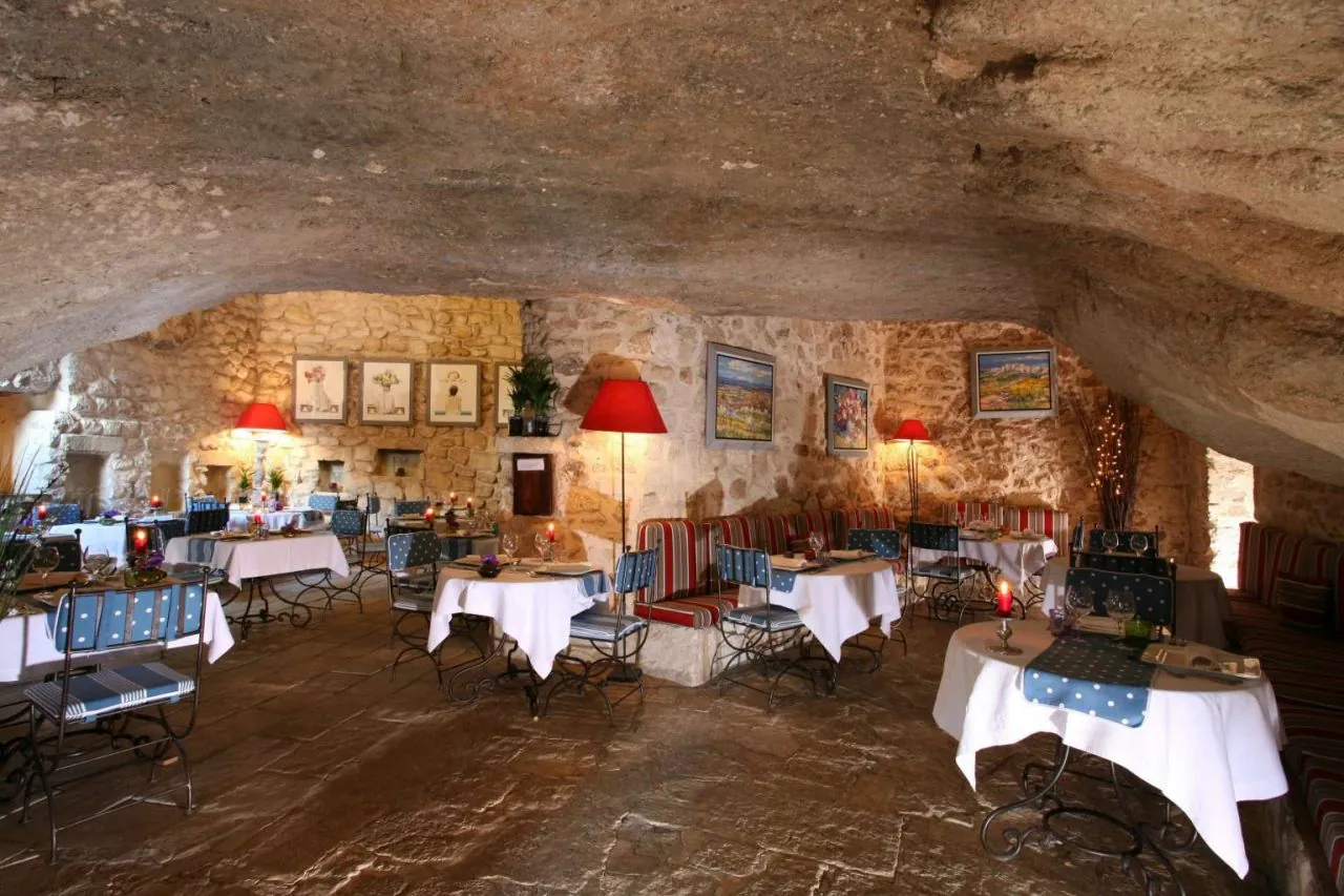Les Baux-de-Provence countryside — Domaine de Manville area