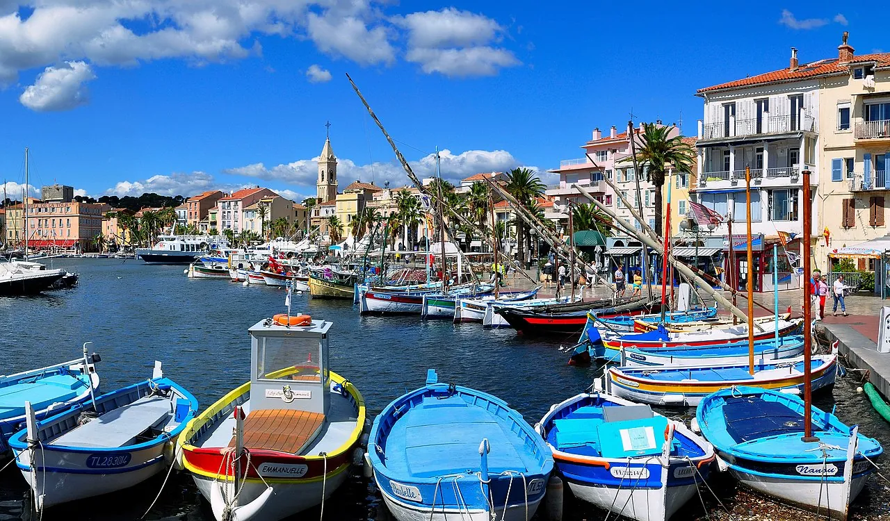 Port of Sanary-sur-Mer, the harbor a short walk from Grand Hôtel des Bains.