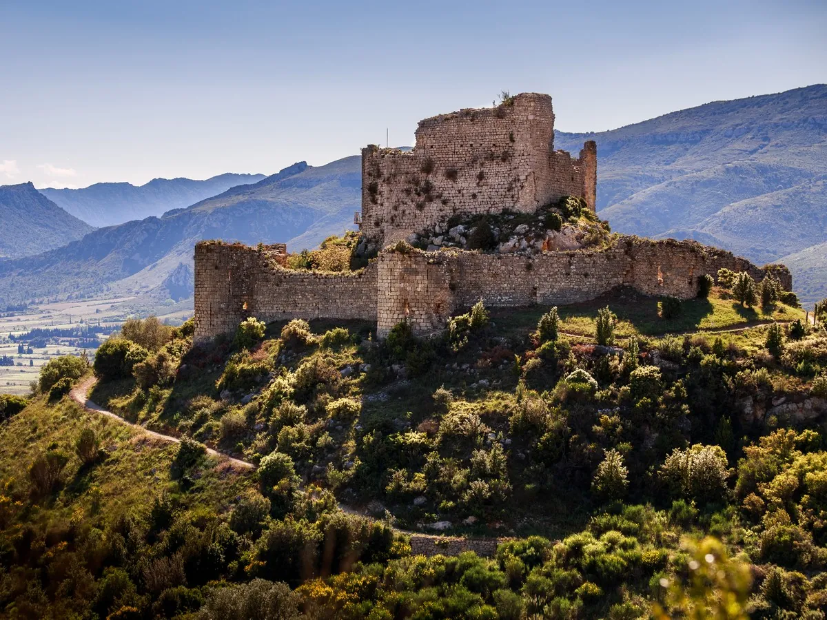 Château d'Aguilar ruine concentrique à Tuchan