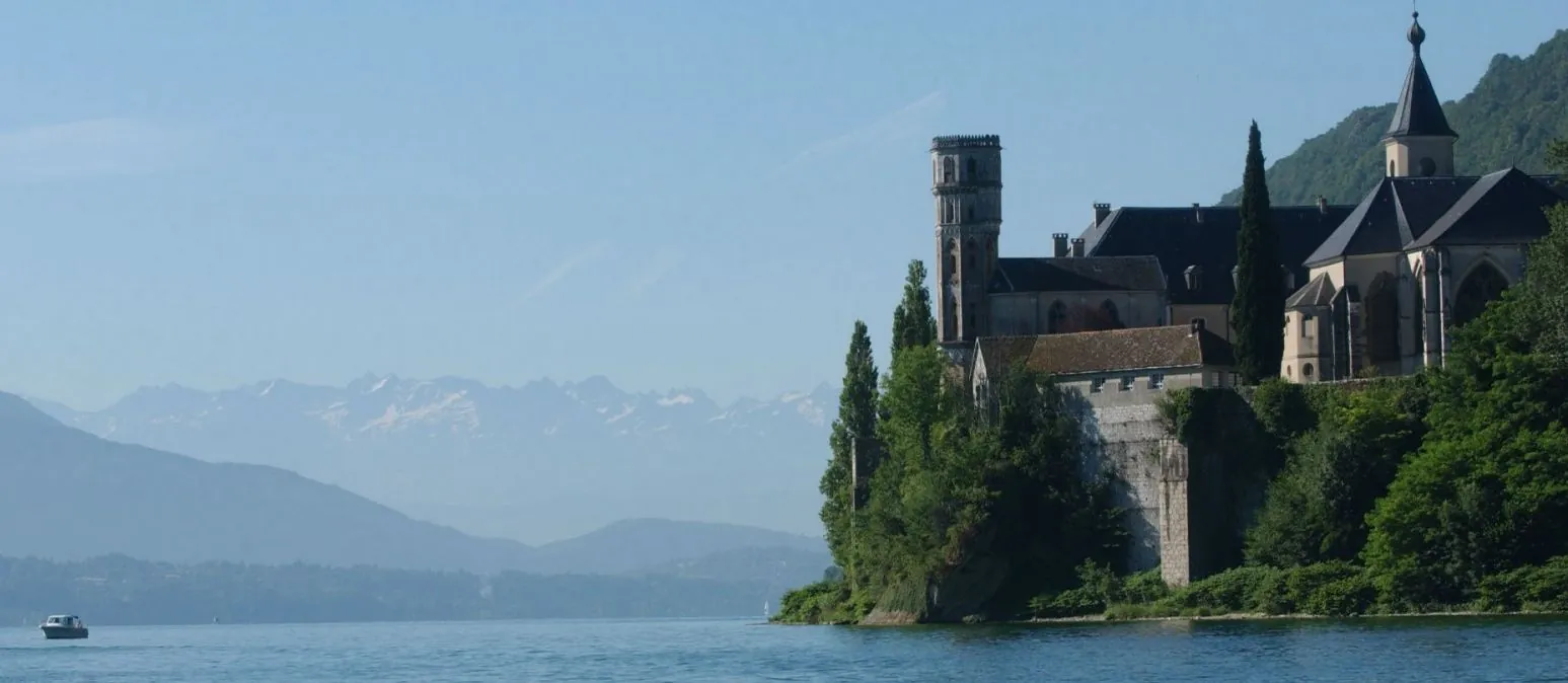 Abbaye d'Hautecombe sur le Lac du Bourget