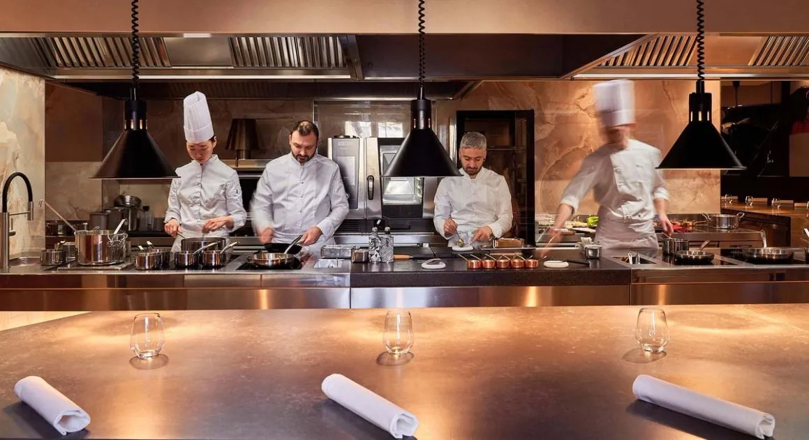 Verso Capitaneo open kitchen at The Glamore Milano Duomo