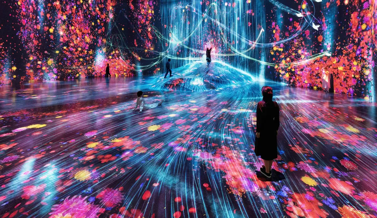 teamLab Borderless immersive digital art