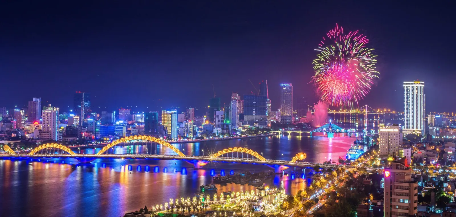 DIFF Da Nang International Fireworks Festival Han River
