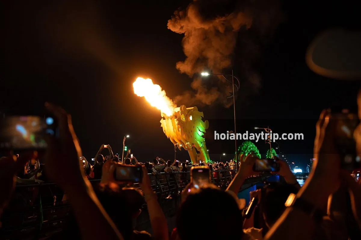 Dragon Bridge fire show, Da Nang