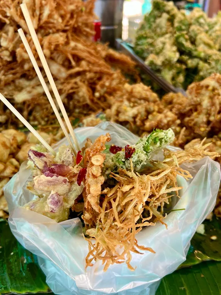 Koh Kret market flower cart