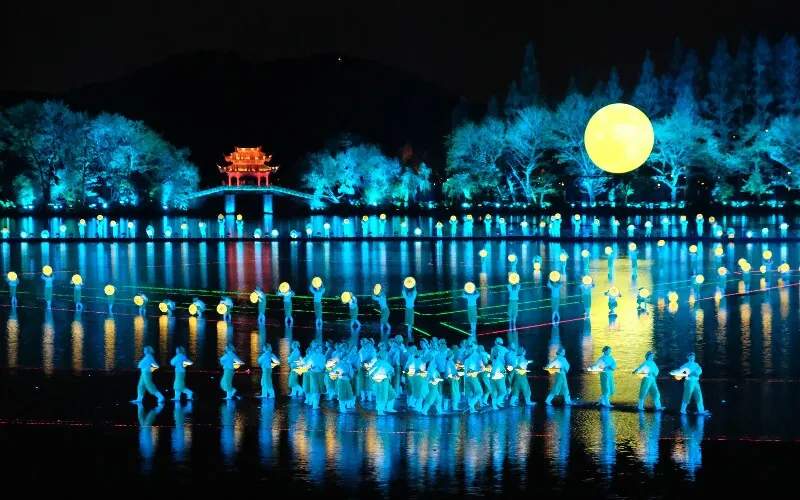 Impression West Lake — Zhang Yimou's night show on Yuehu Lake