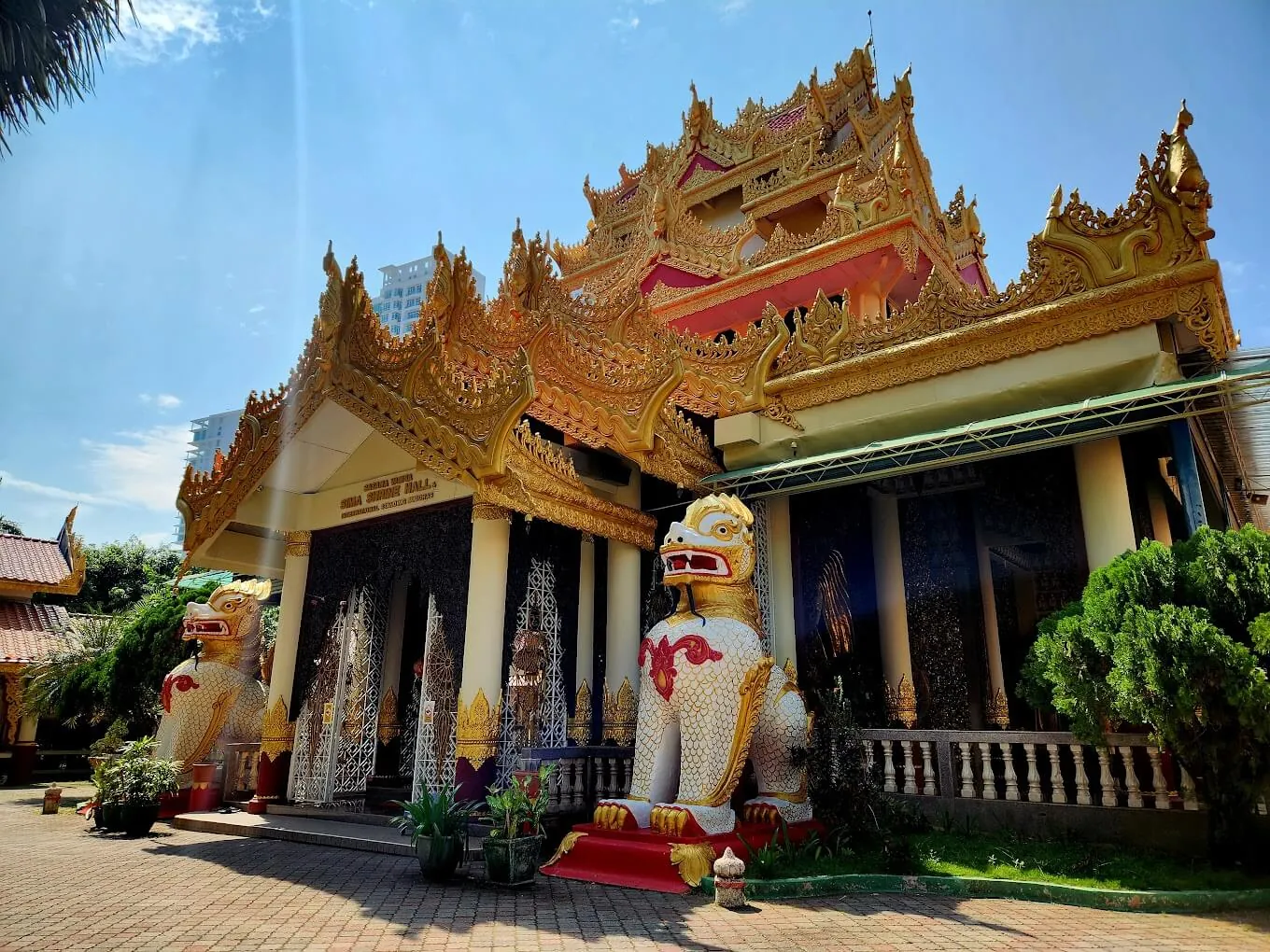 Dhammikarama Burmese Buddhist Temple on Burma Lane
