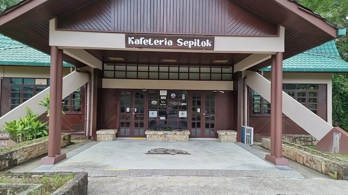 Kafeteria Sepilok — the cheap-and-cheerful warung steps from the Orangutan Centre