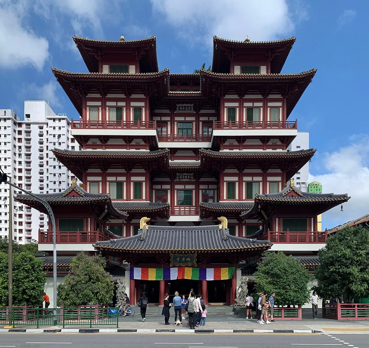 The red-and-gold Buddha Tooth Relic Temple in Chinatown