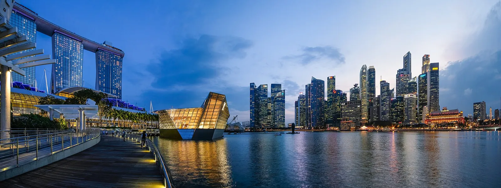 Marina Bay and the Singapore skyline at dusk