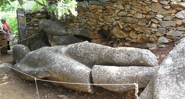 The kouroi and ancient marble quarries at Flerio, Melanes